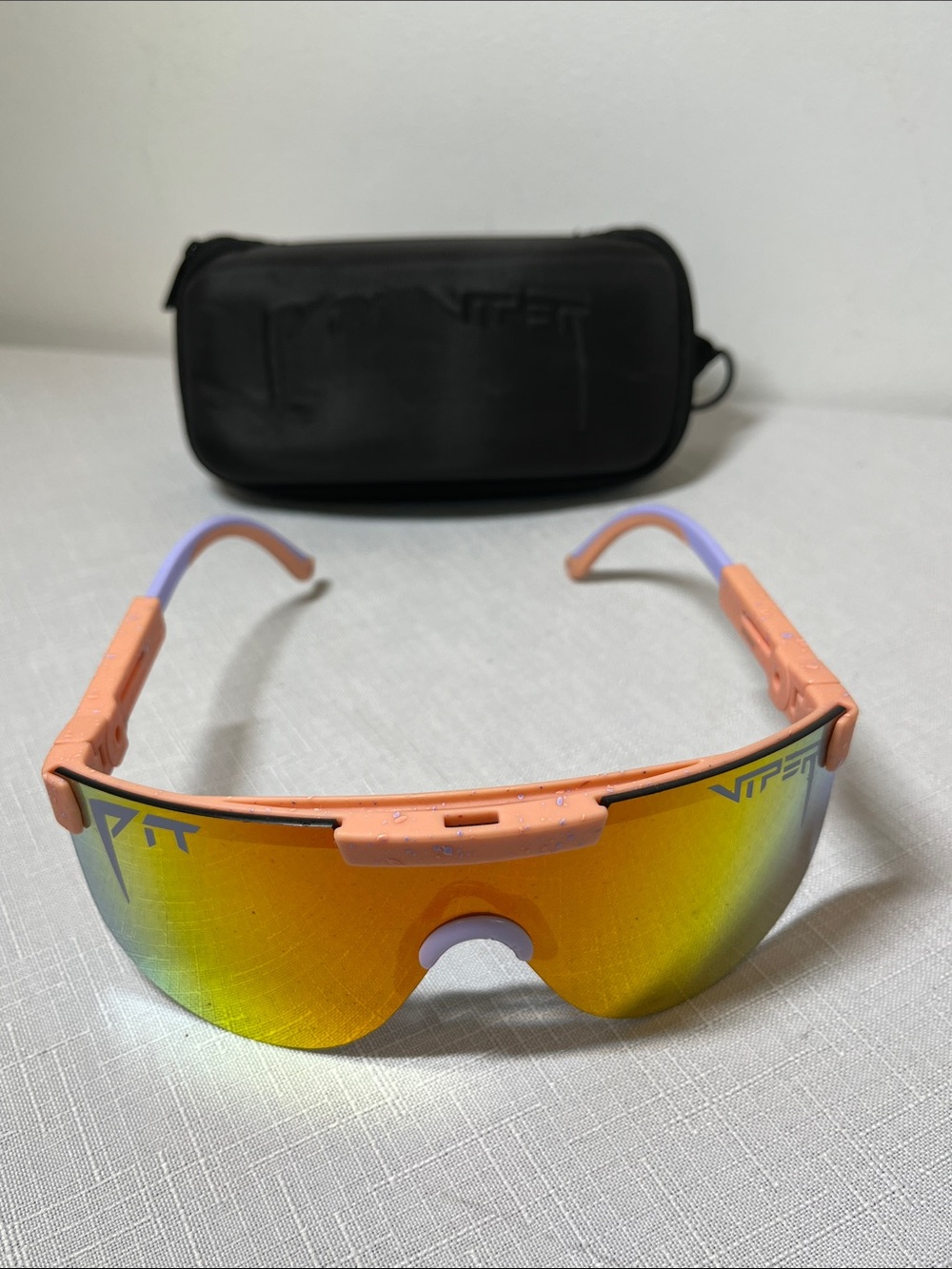 Pit Viper Elliptical sunglasses
"Slammin'" colorway
salmon pink lavender
Unisex